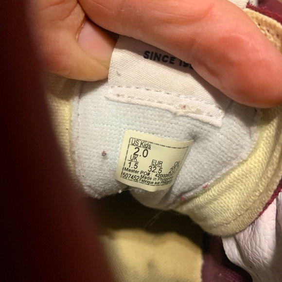 Maroon vans - Picture 4 of 4